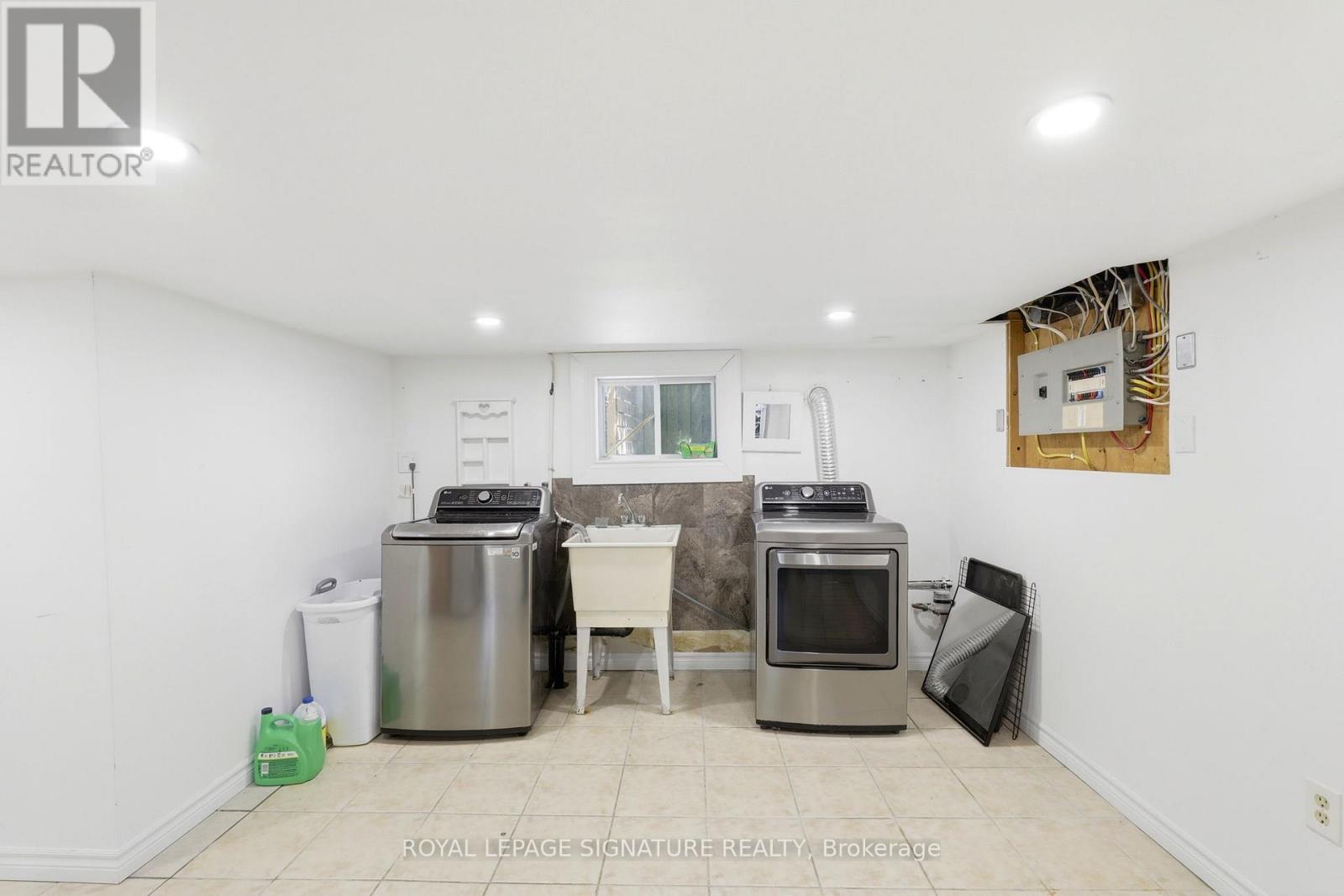 1114 LAKESHORE ROAD - 34