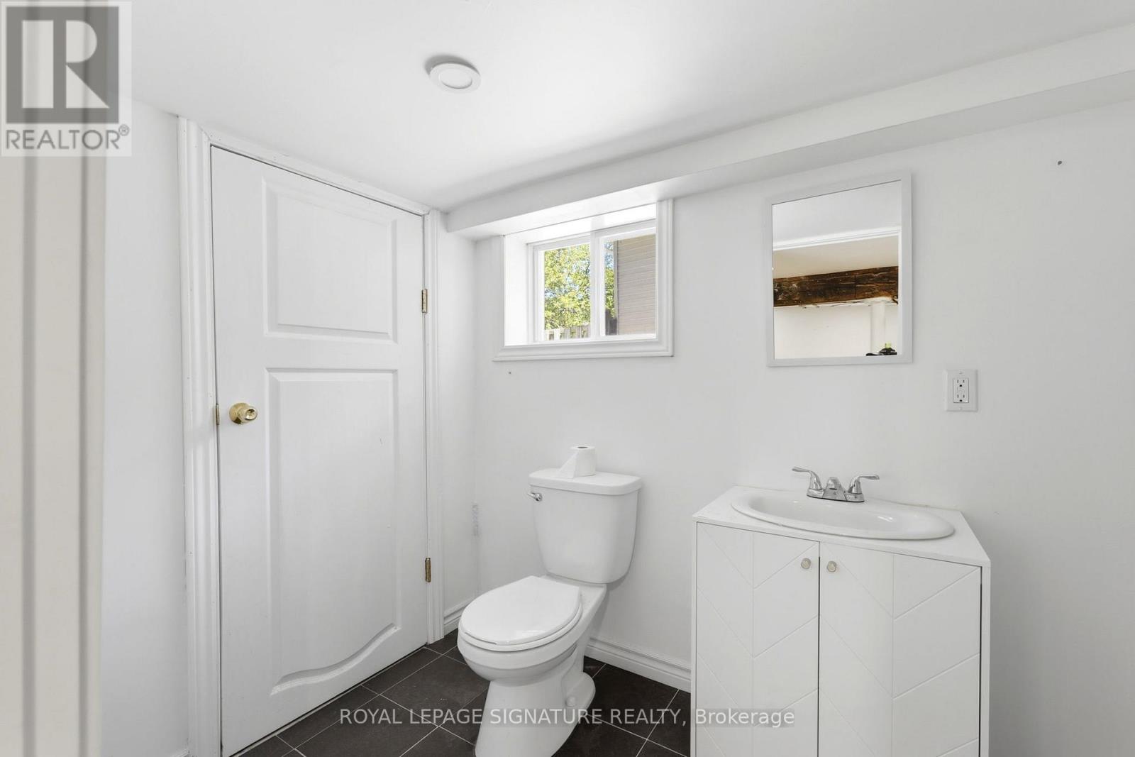 1114 LAKESHORE ROAD - 35
