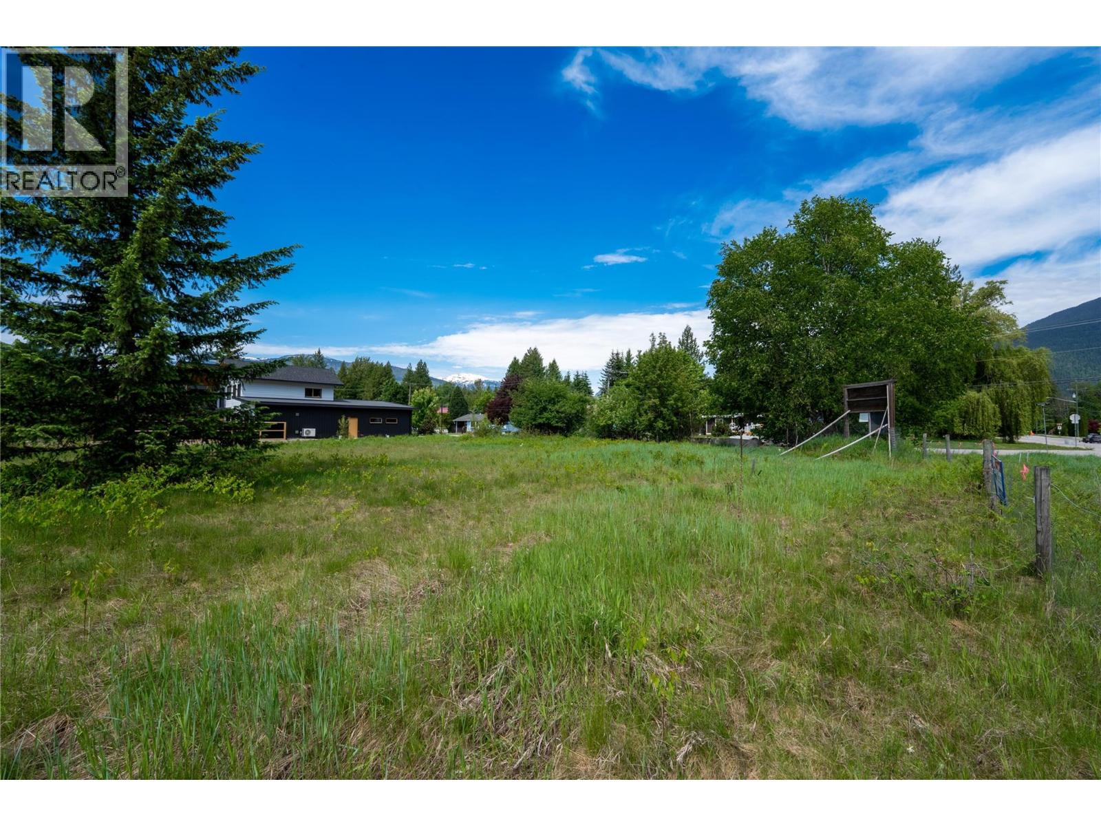  2000 Lanzo Lane, Revelstoke