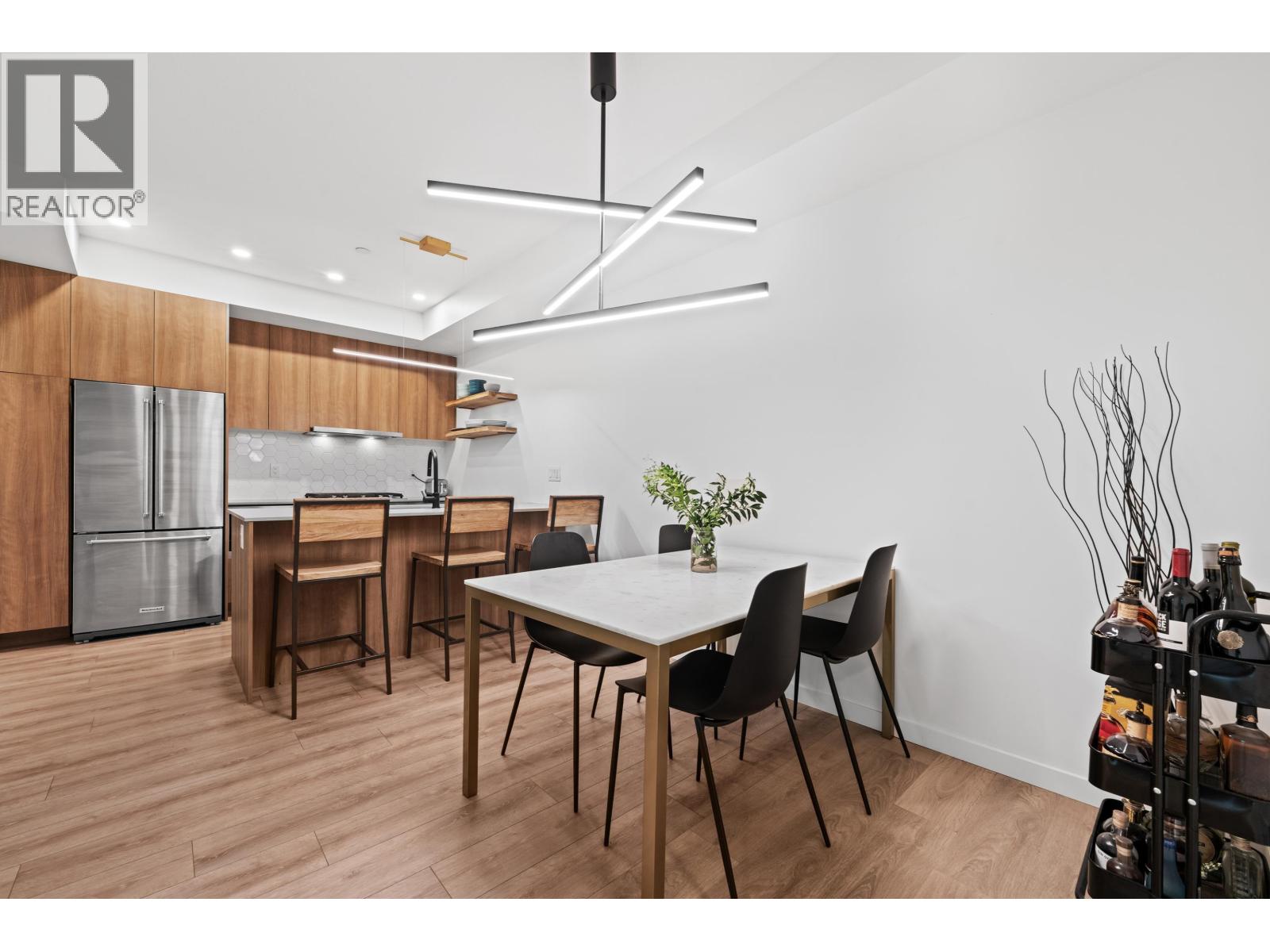 29 533 E 3RD STREET, North Vancouver