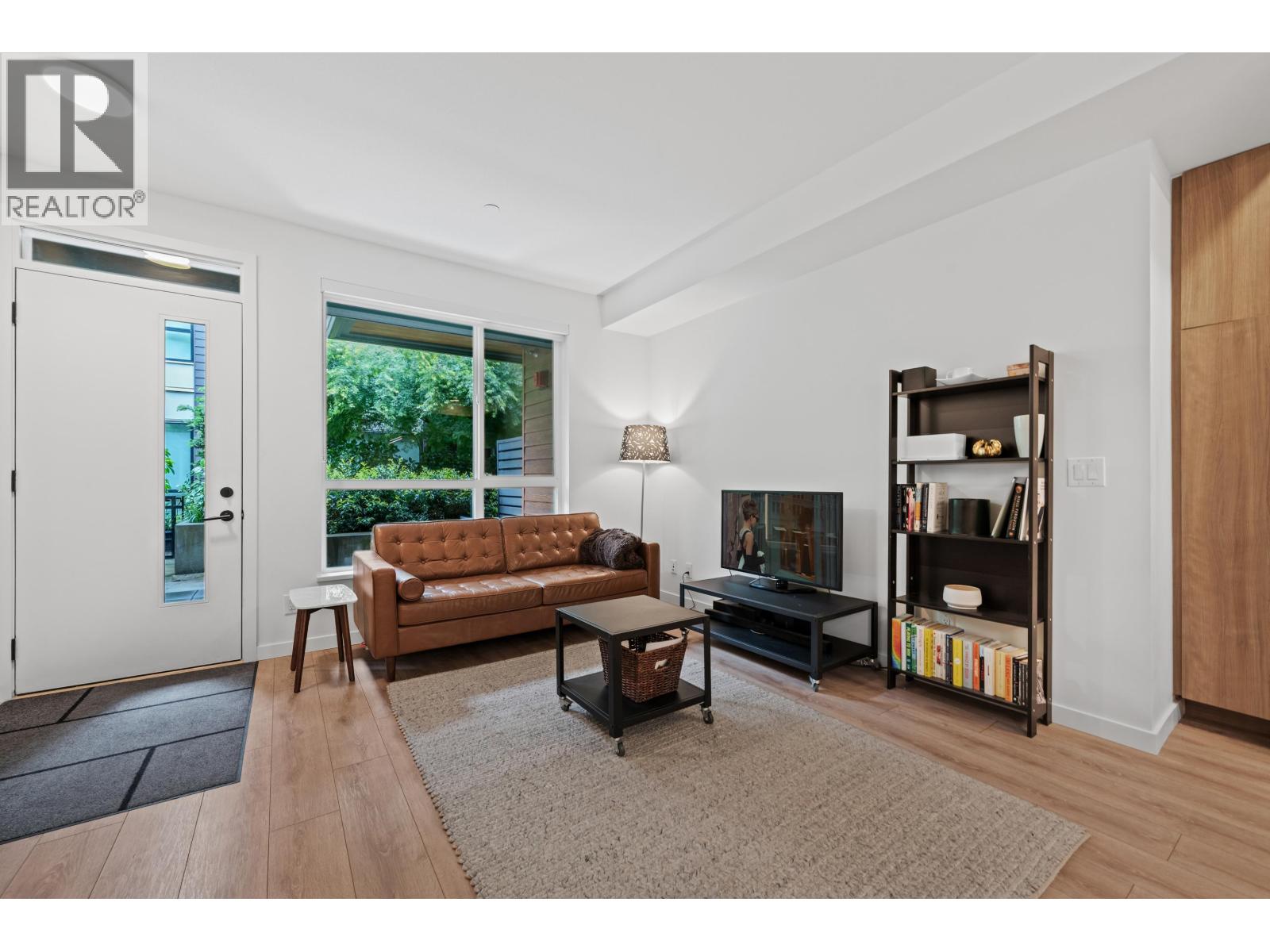 29 533 E 3RD STREET, North Vancouver