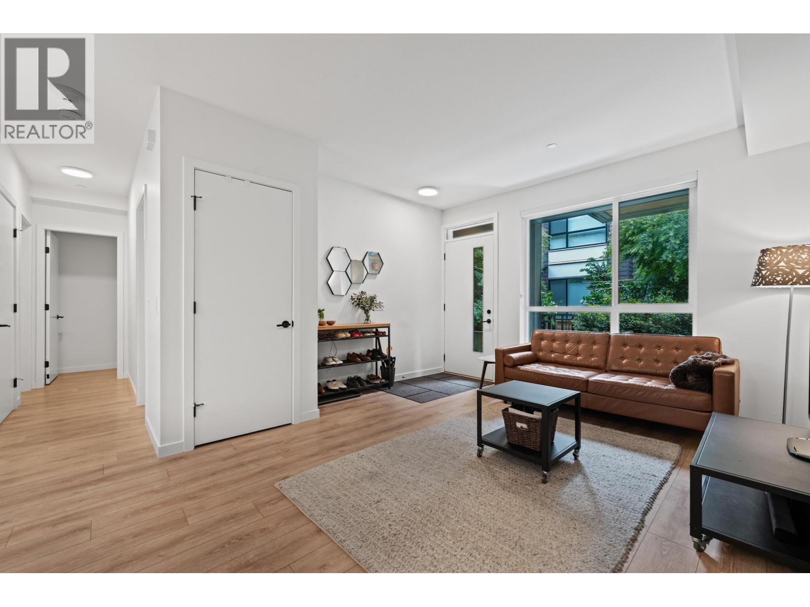 29 533 E 3RD STREET, North Vancouver