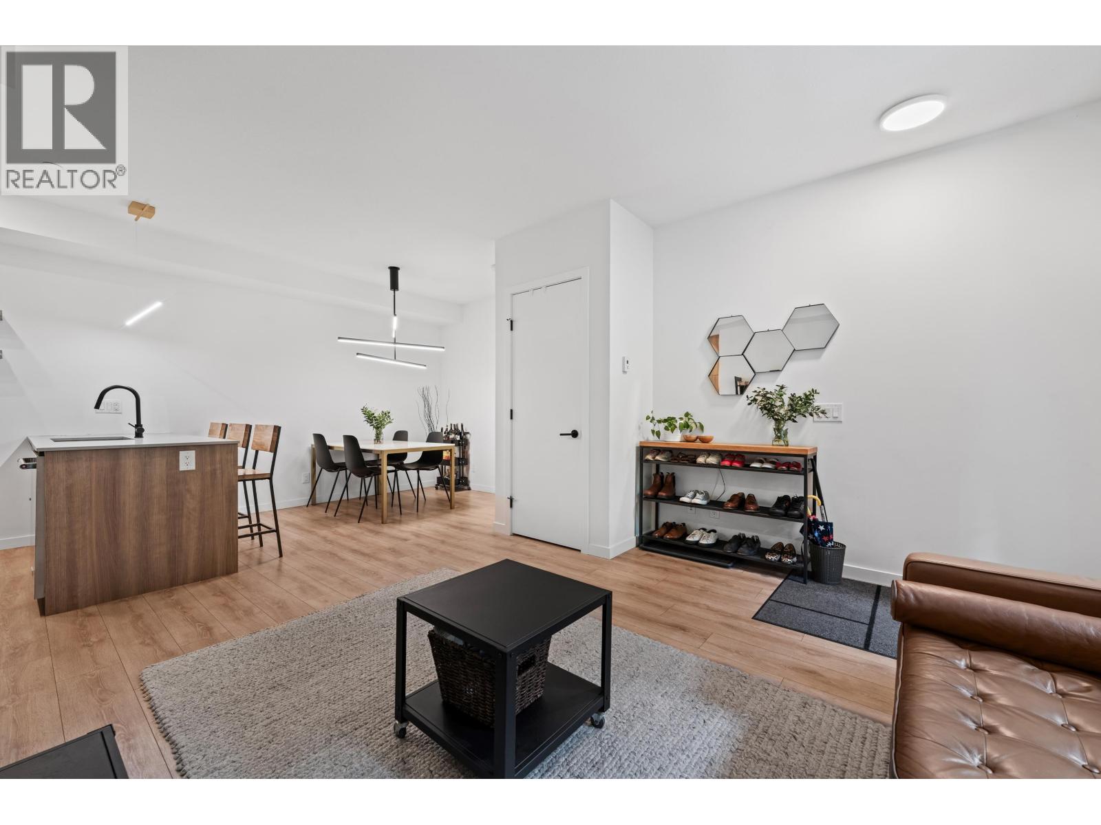 29 533 E 3RD STREET, North Vancouver