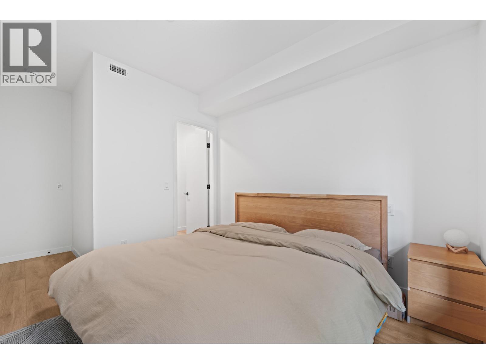 29 533 E 3RD STREET, North Vancouver
