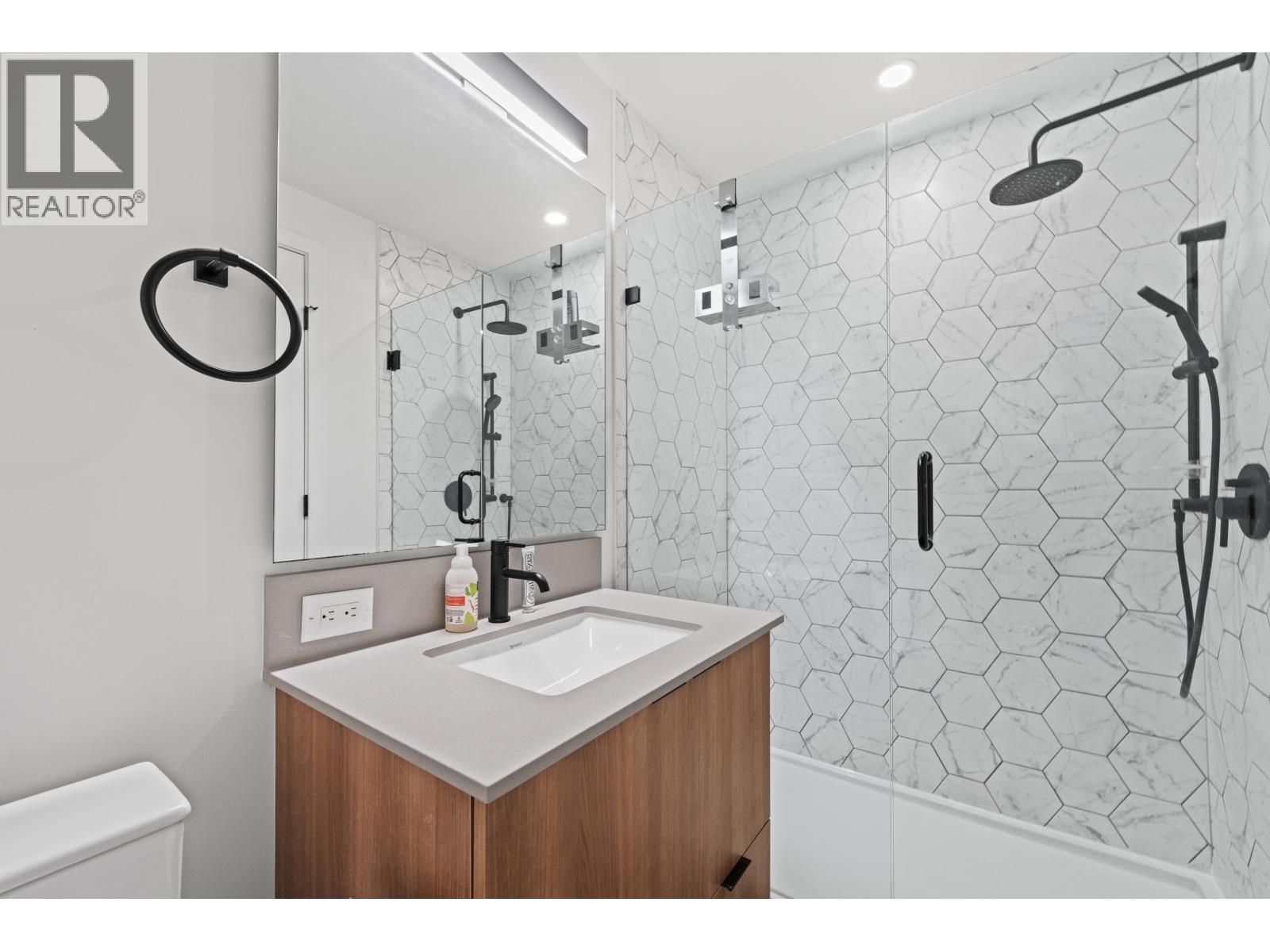 29 533 E 3RD STREET, North Vancouver