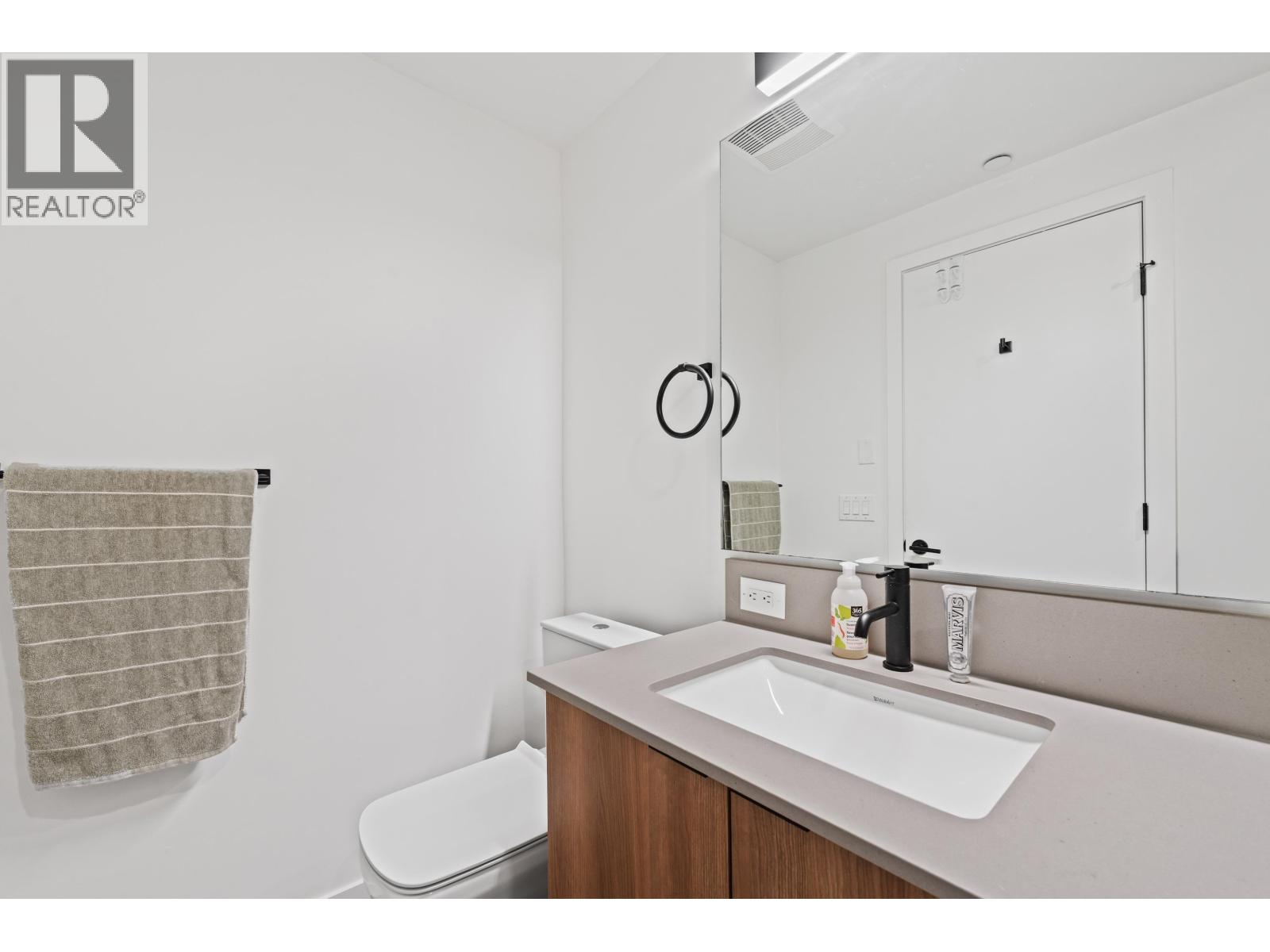 29 533 E 3RD STREET, North Vancouver