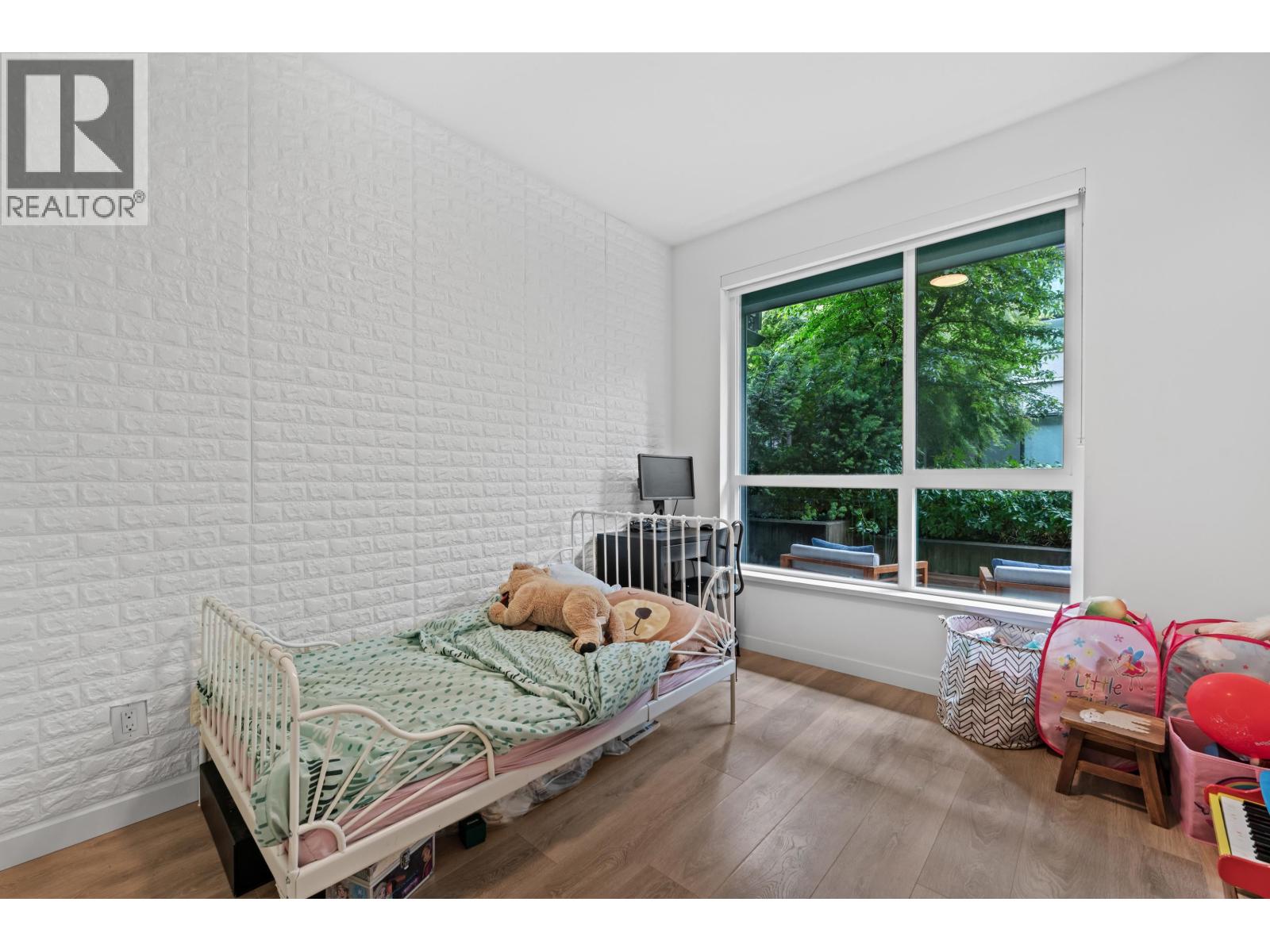 29 533 E 3RD STREET, North Vancouver