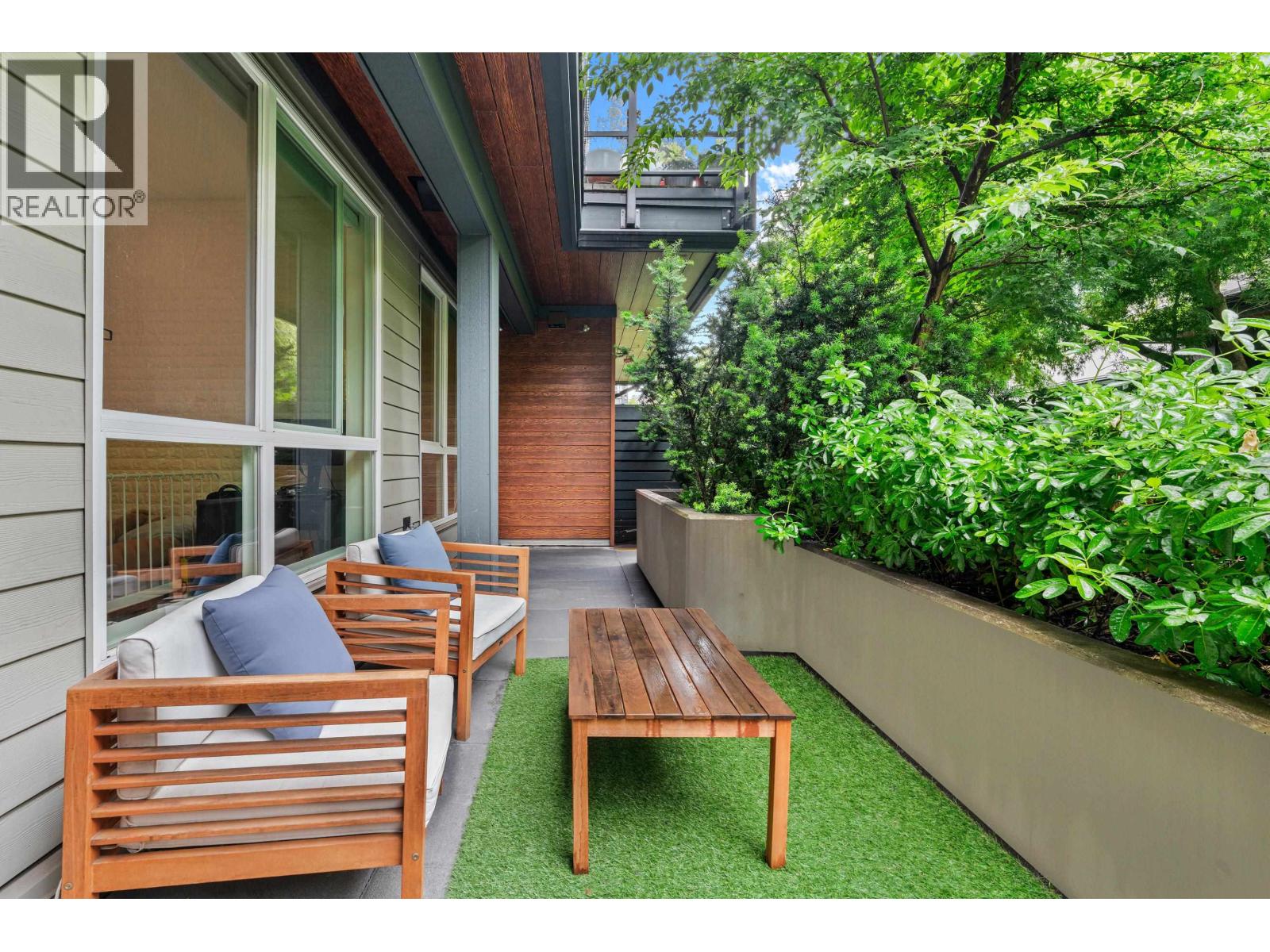 29 533 E 3RD STREET, North Vancouver