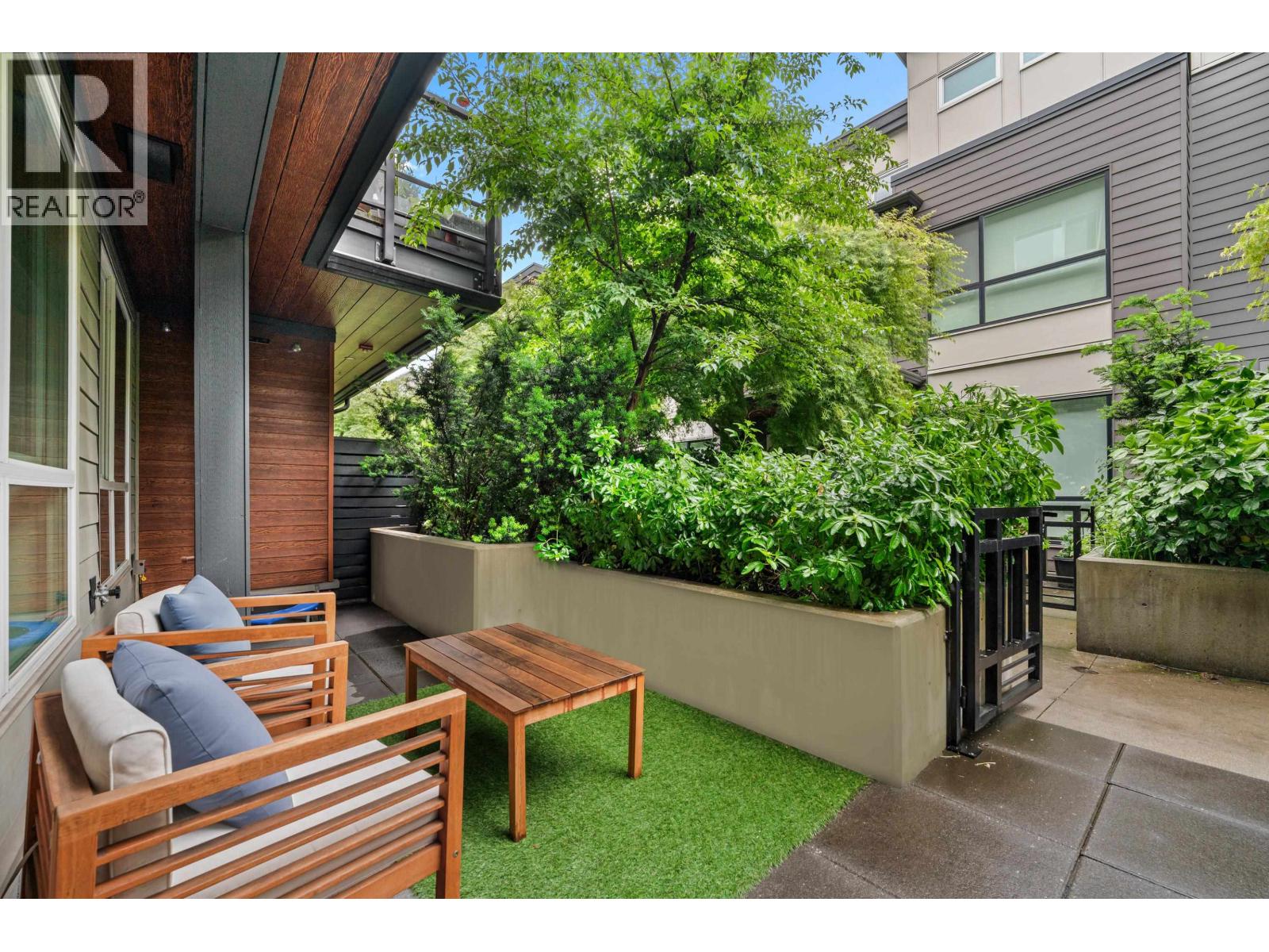 29 533 E 3RD STREET, North Vancouver