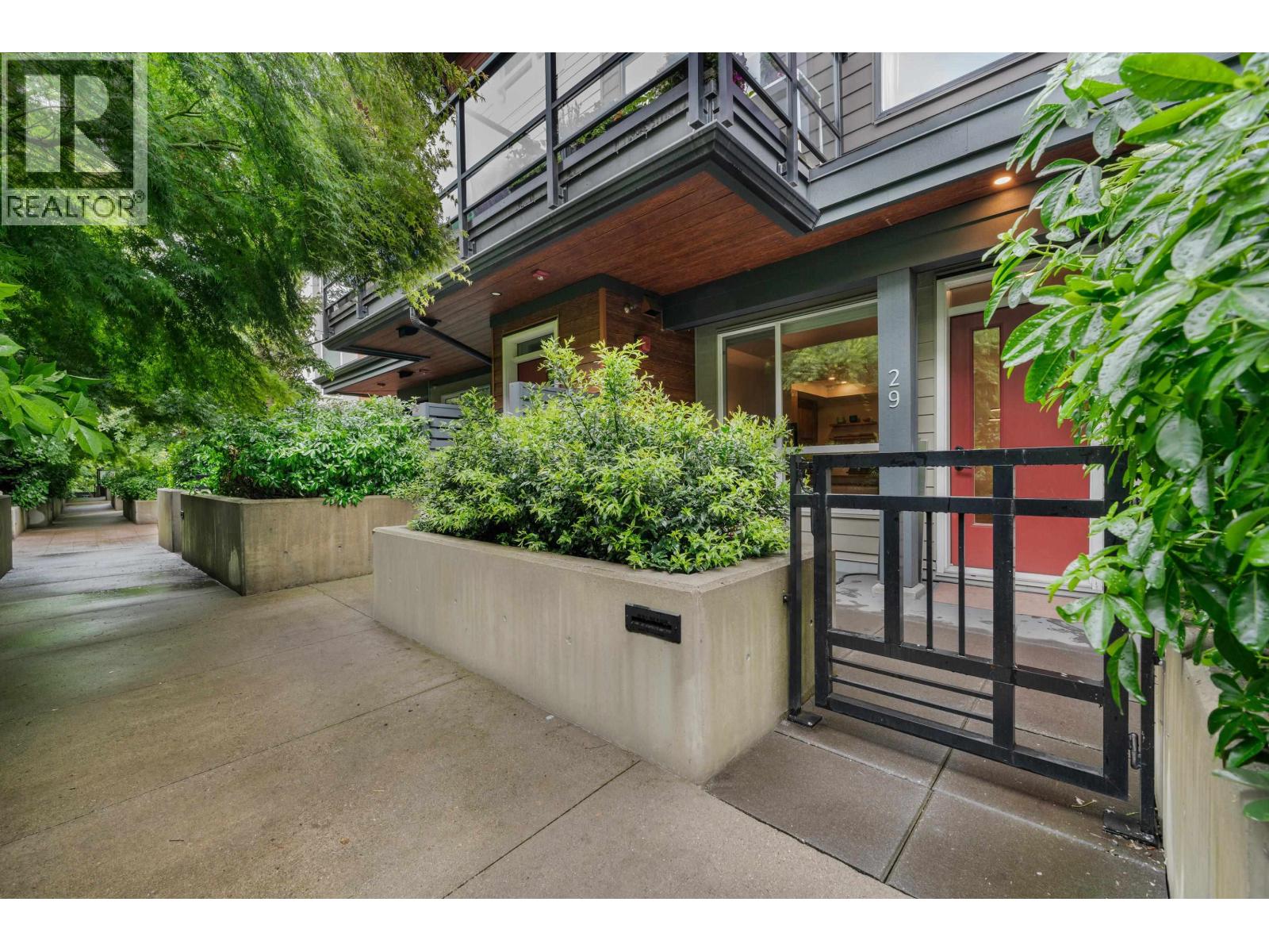 29 533 E 3RD STREET, North Vancouver