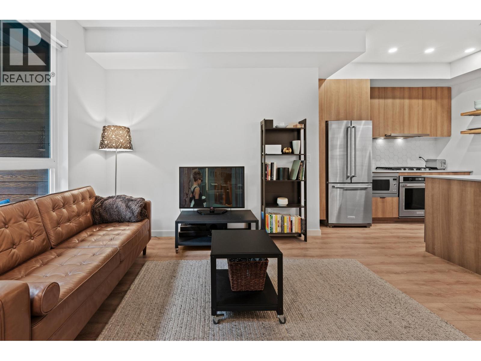 29 533 E 3RD STREET, North Vancouver