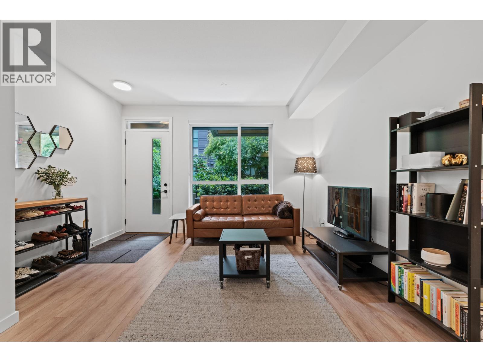29 533 E 3RD STREET, North Vancouver