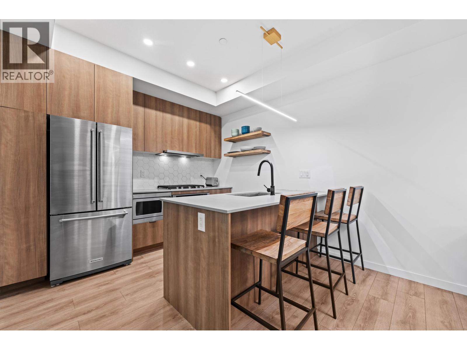 29 533 E 3RD STREET, North Vancouver