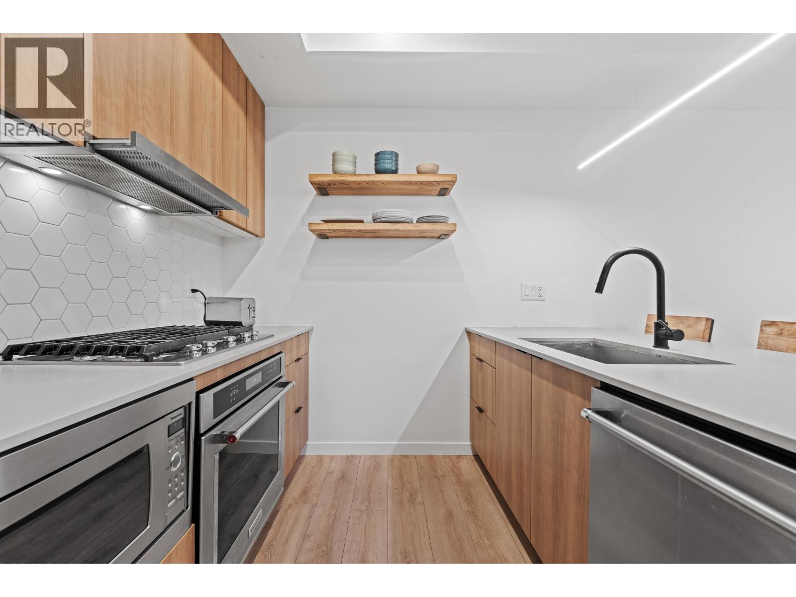 29 533 E 3RD STREET, North Vancouver