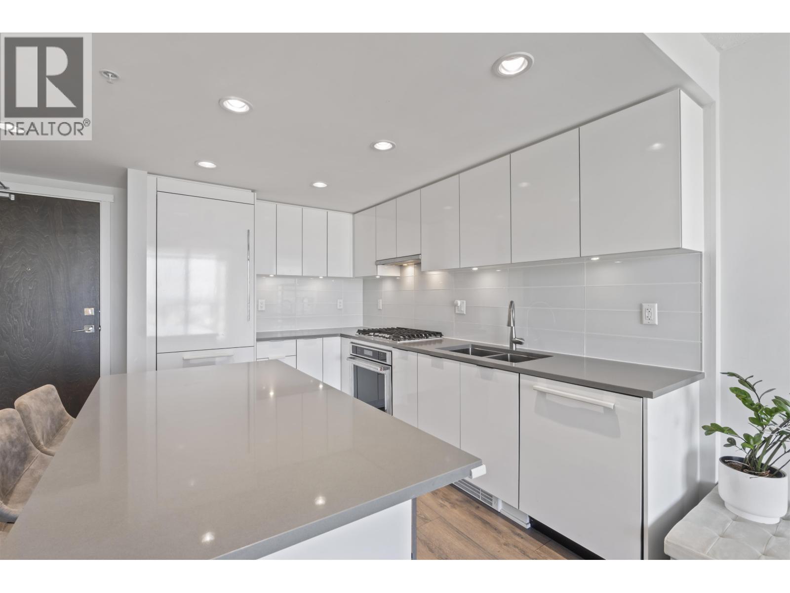 3205 2388 MADISON AVENUE — photo 2
