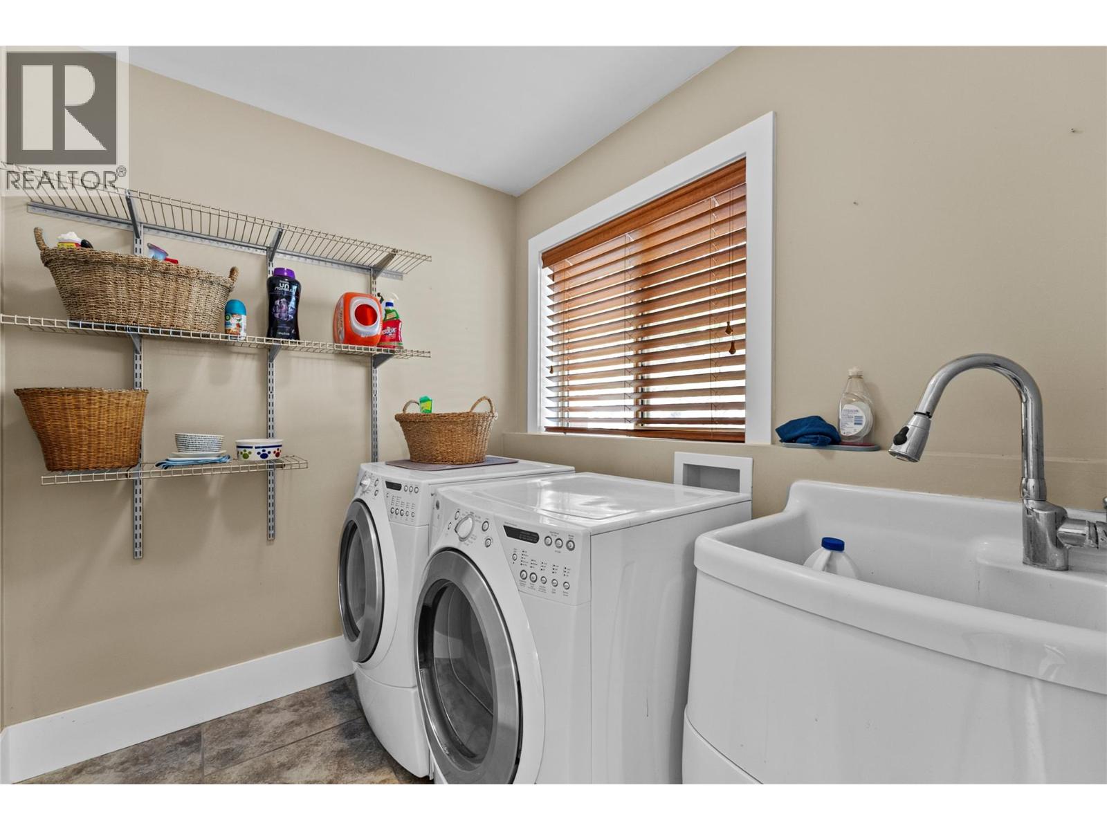 6488 Monck Park Road - 7