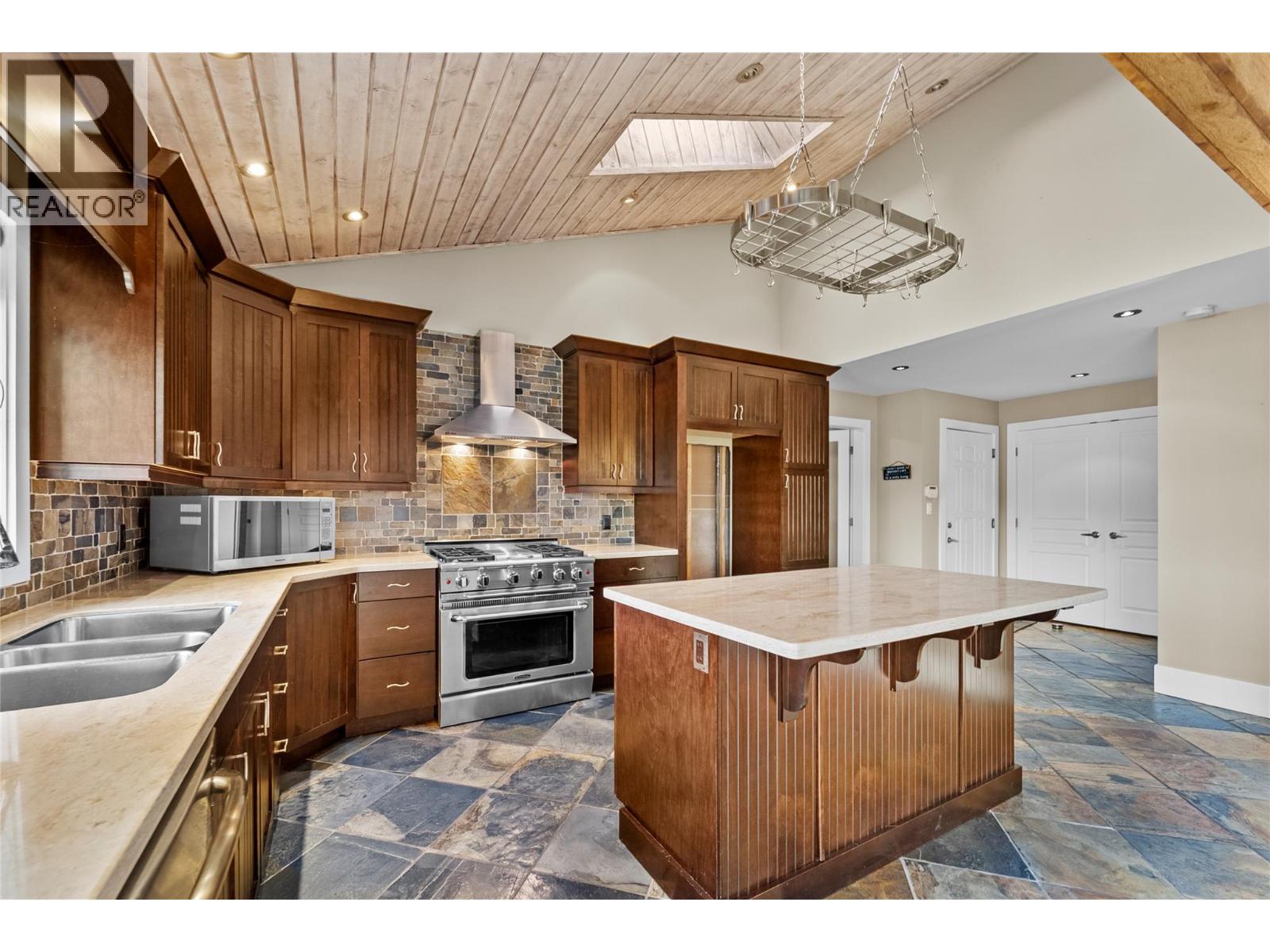 6488 Monck Park Road - 21