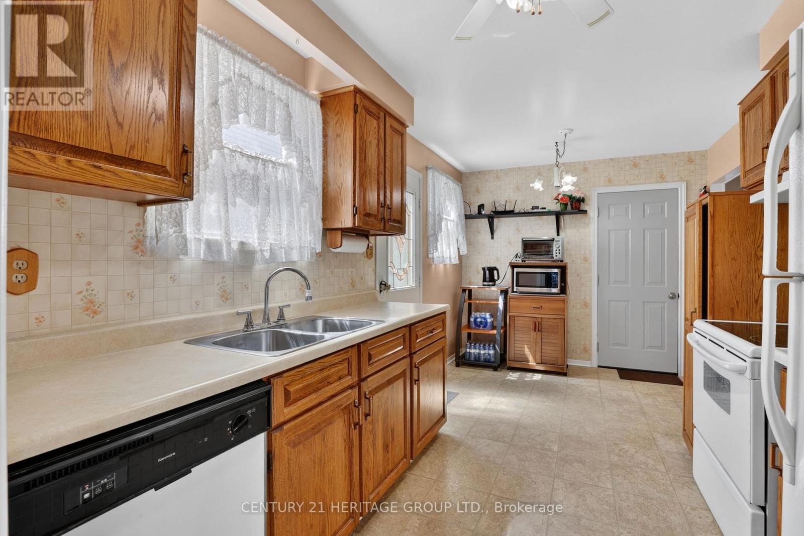 251 COLLINGS AVENUE - 8