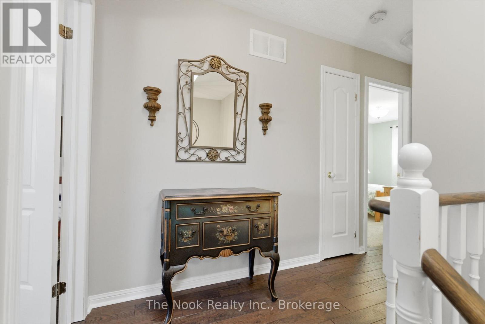 70 BEACHAM CRESCENT - 24
