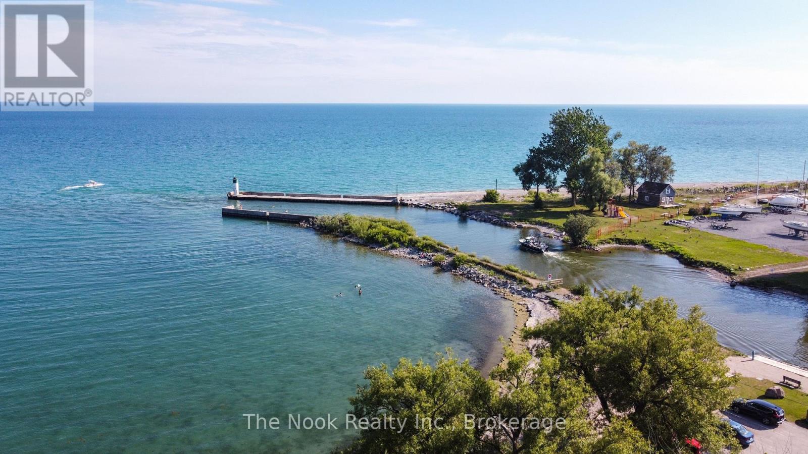 70 BEACHAM CRESCENT - 39