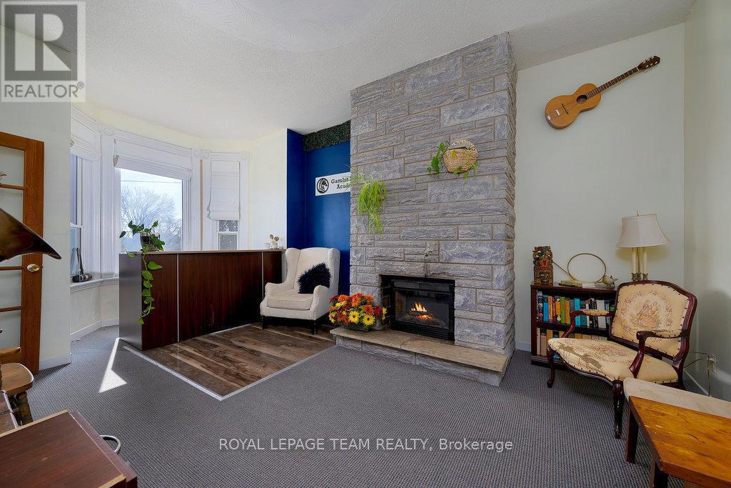 422 DONALD B MUNRO DRIVE - 4