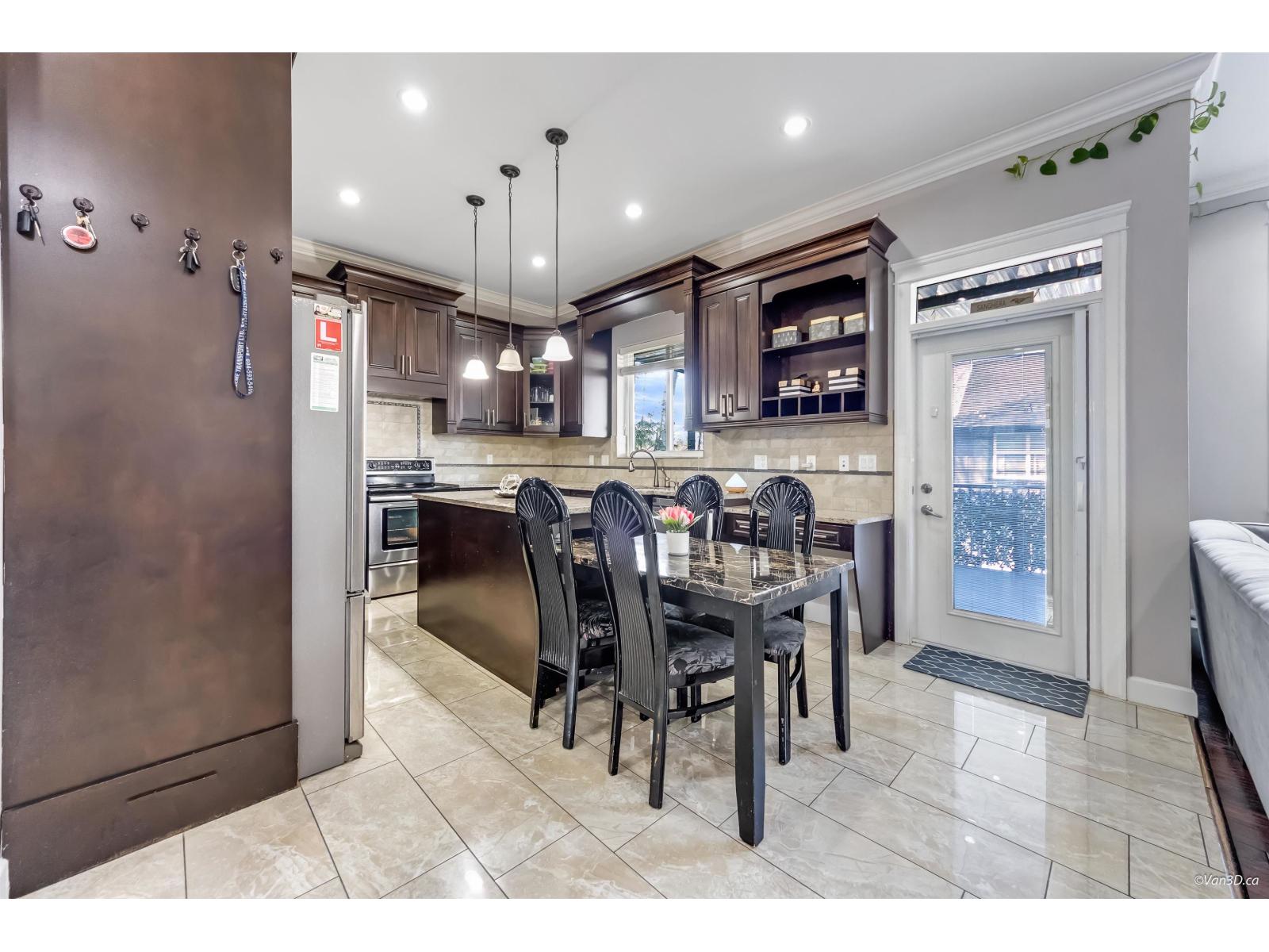 7 Bed, 6 Bath House for Sale in Surrey – 14255 62B AVENUE, Surrey – MLS# R3128759 - Image 11