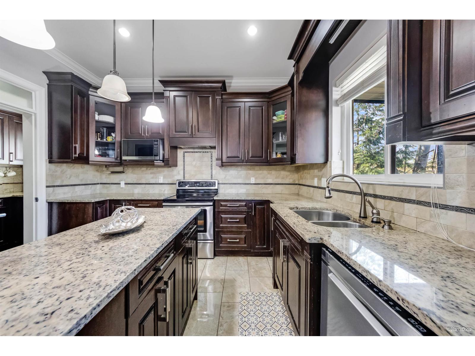 7 Bed, 6 Bath House for Sale in Surrey – 14255 62B AVENUE, Surrey – MLS# R3128759 - Image 13