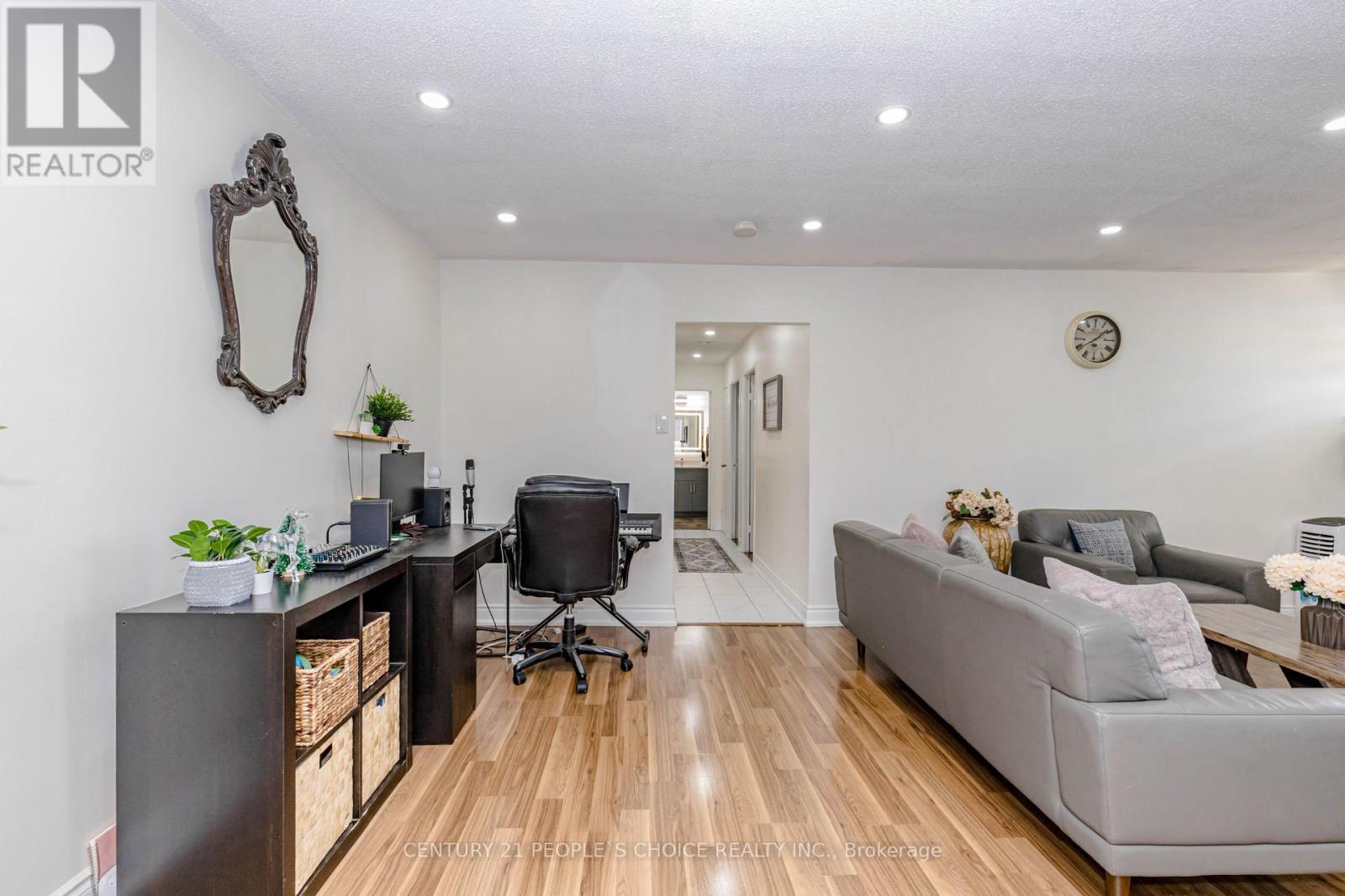 #906 3577 DERRY ROAD E - 16