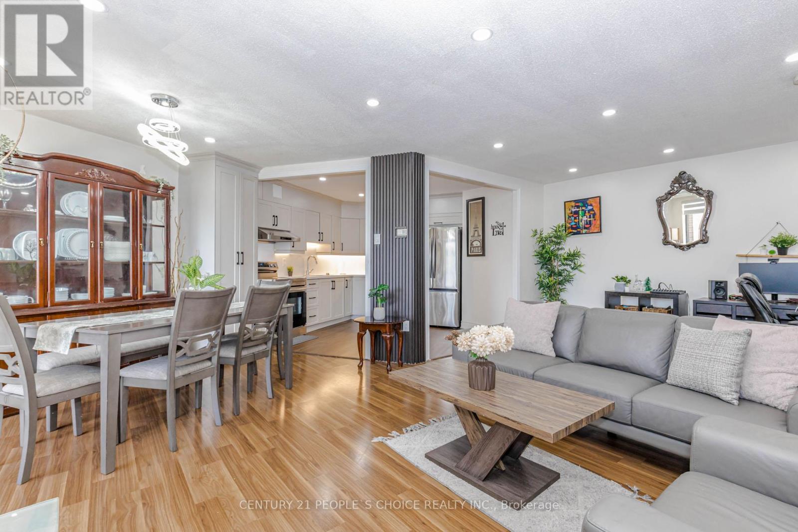 #906 3577 DERRY ROAD E - 17