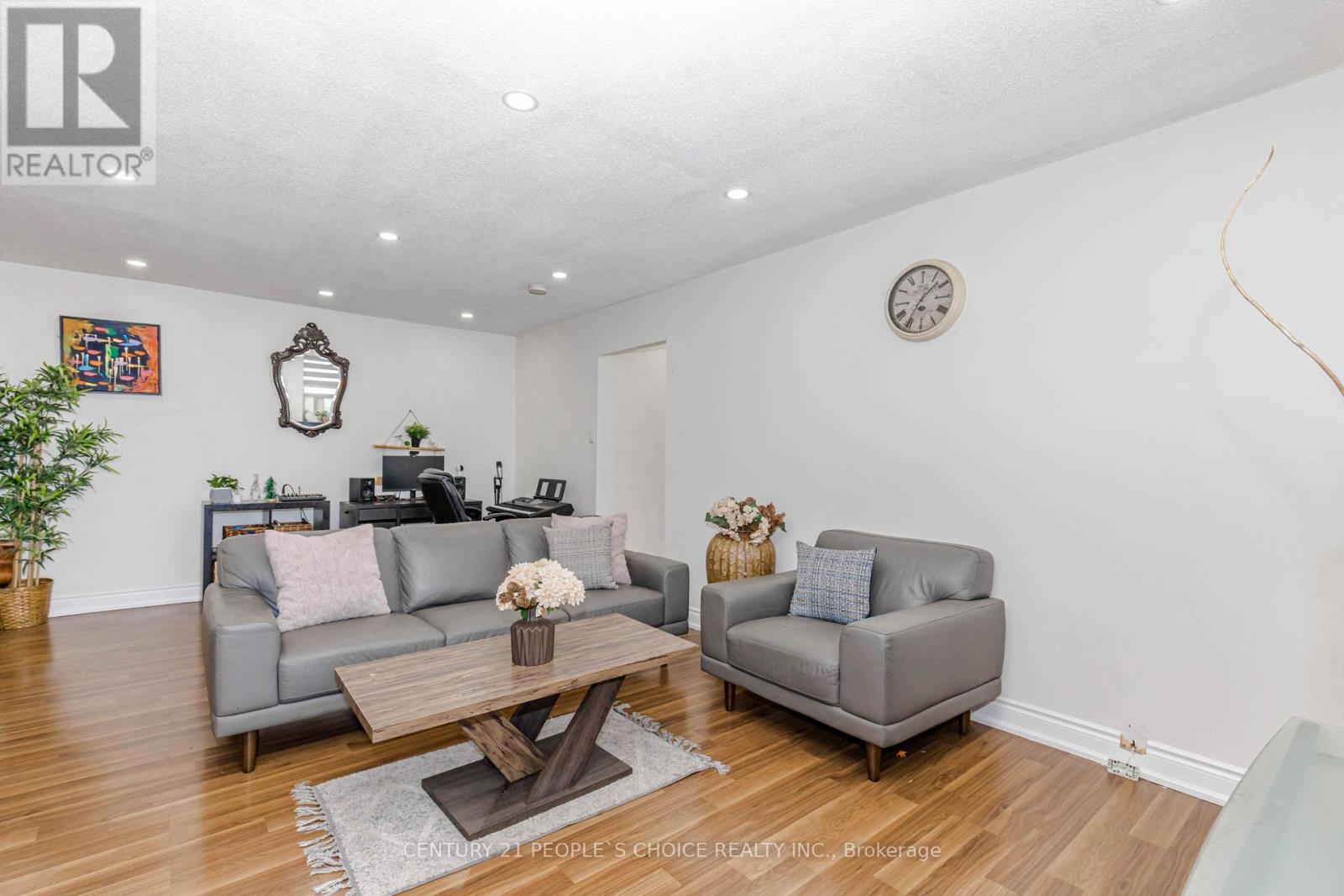 #906 3577 DERRY ROAD E - 19