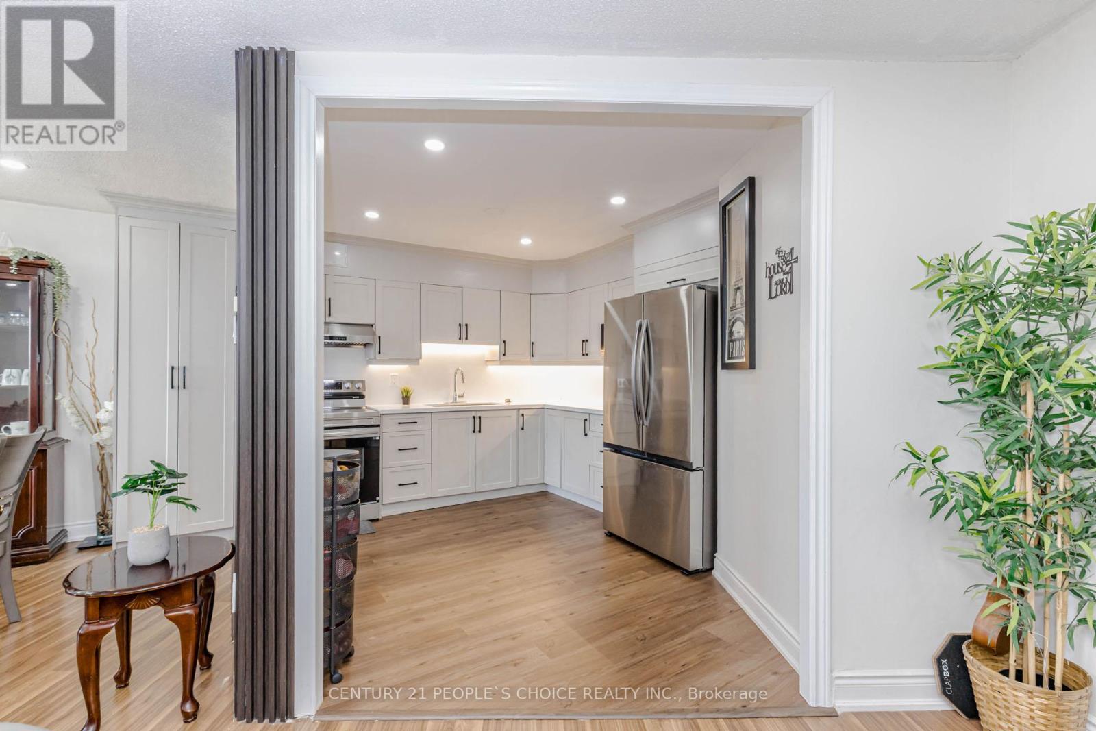 #906 3577 DERRY ROAD E - 22