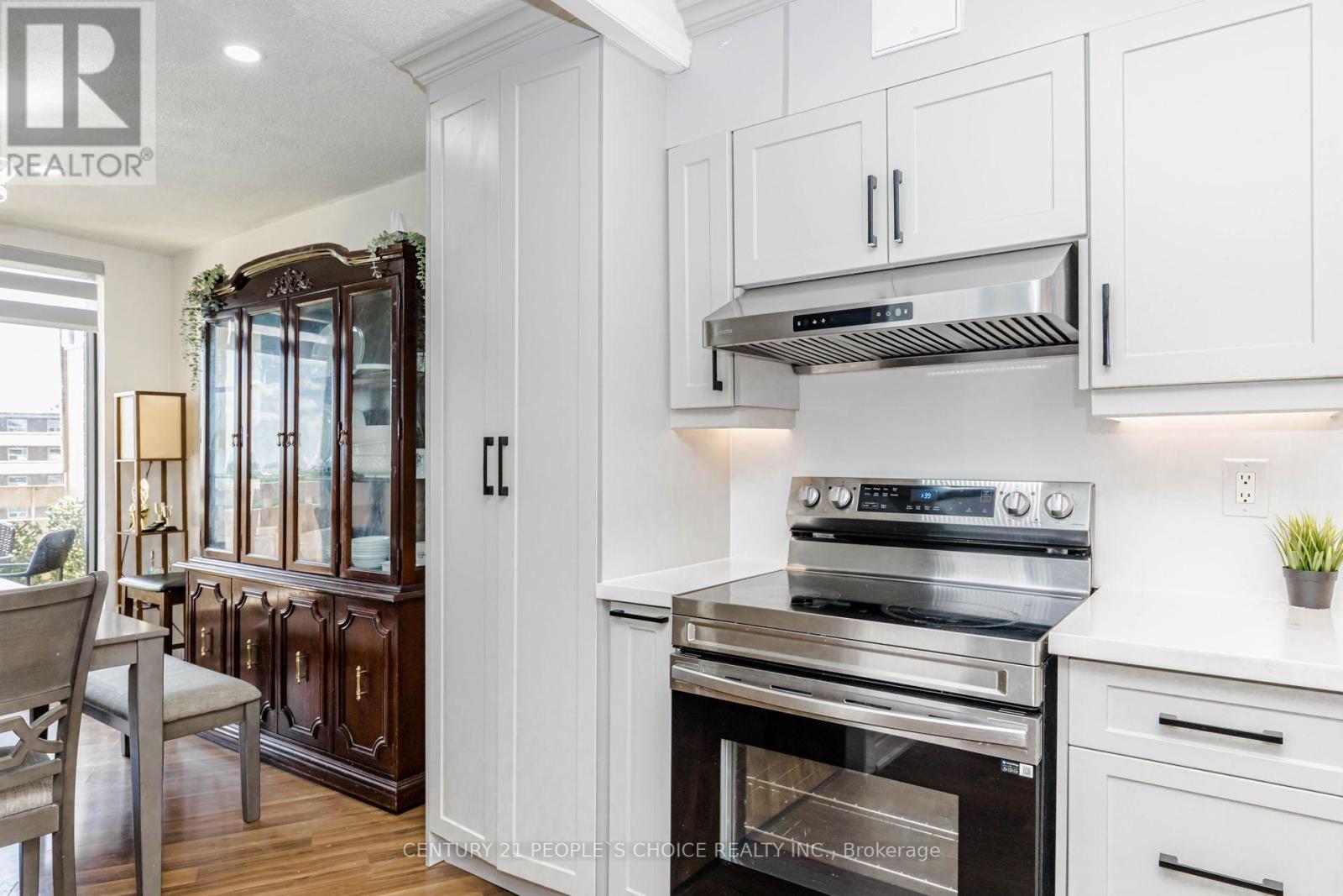 #906 3577 DERRY ROAD E - 24