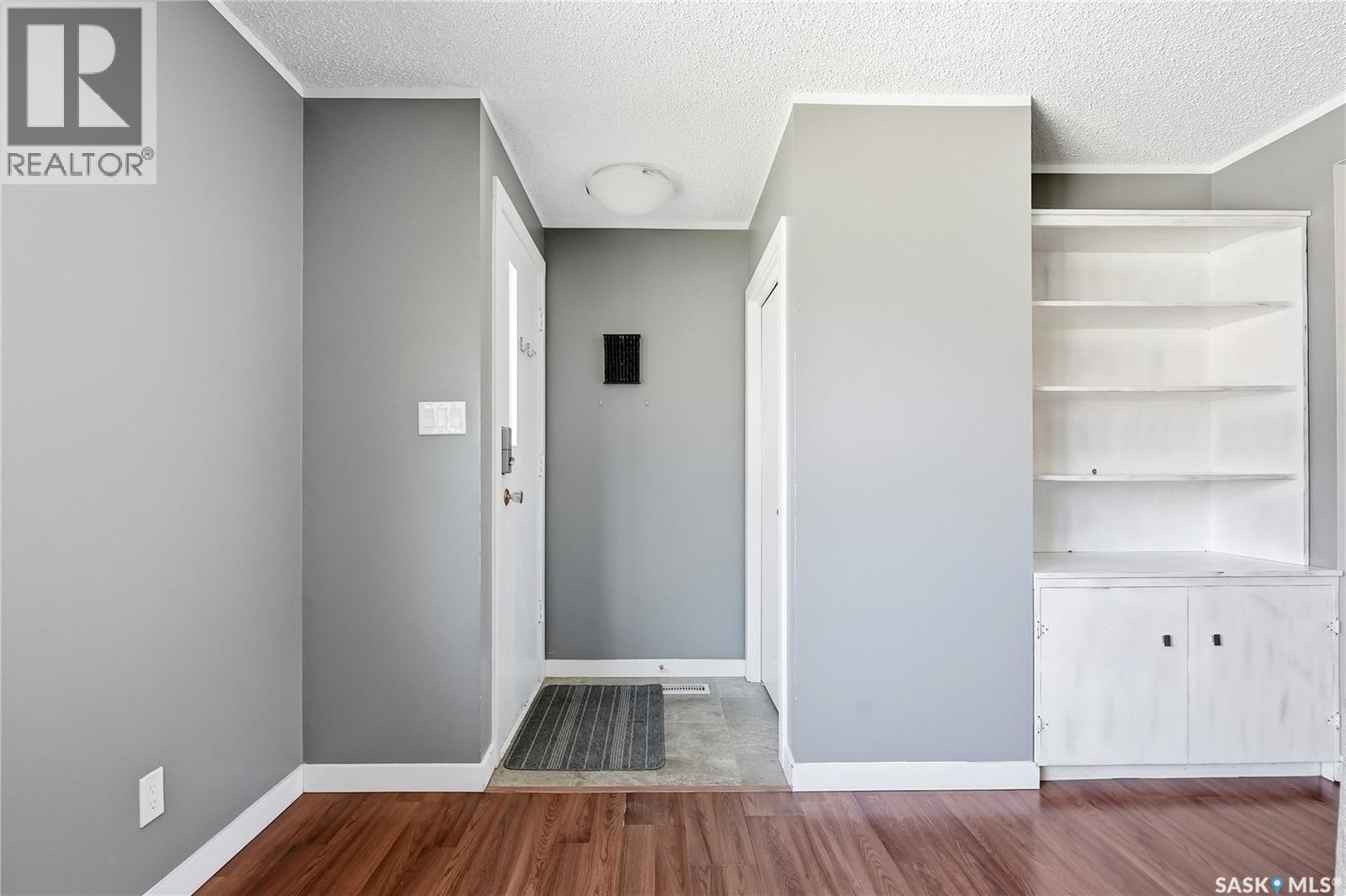 532 East PLACE - Image 3