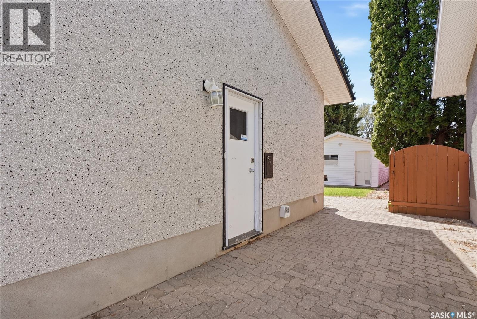 532 East PLACE - 43