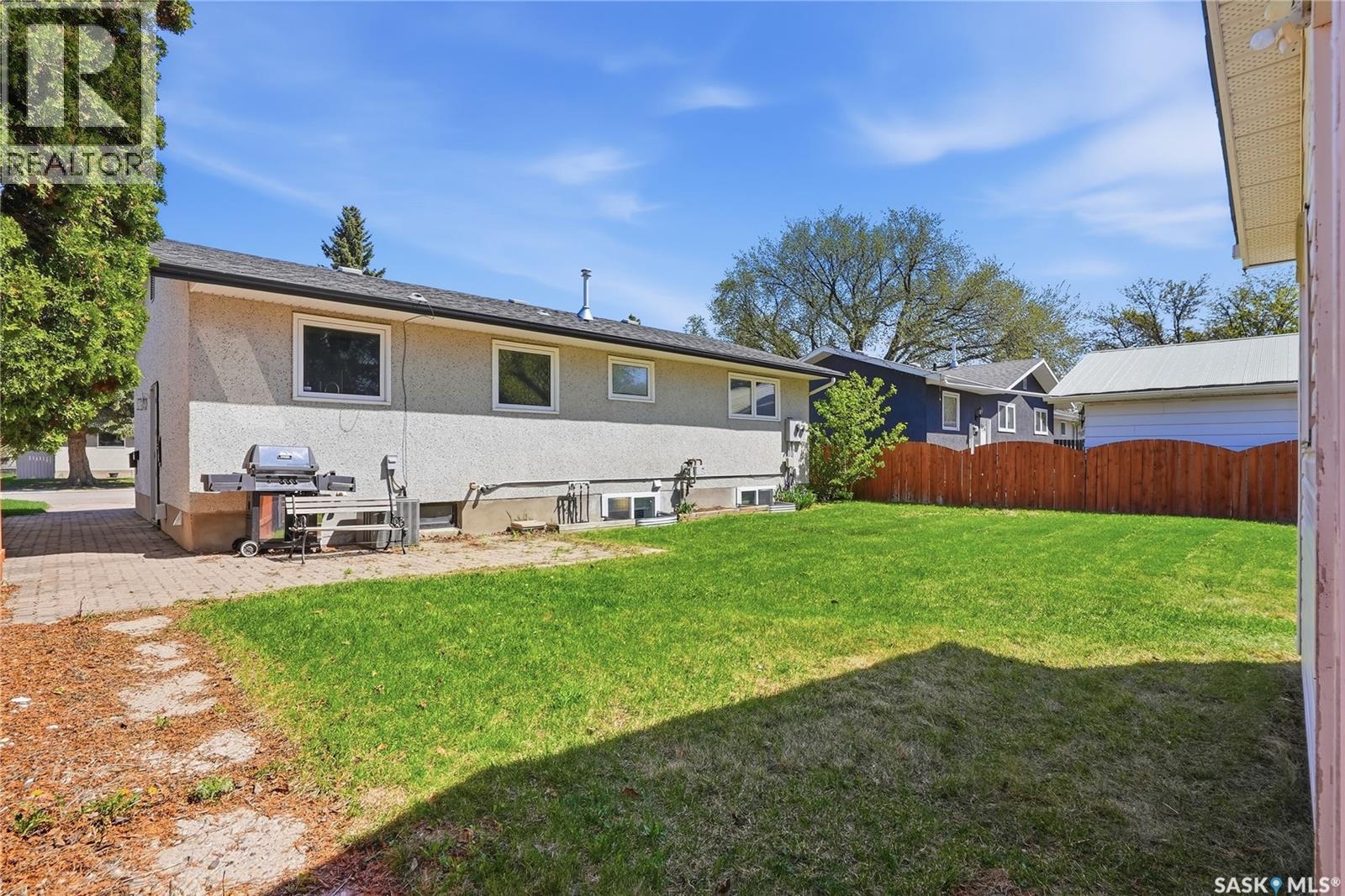 532 East PLACE - 44