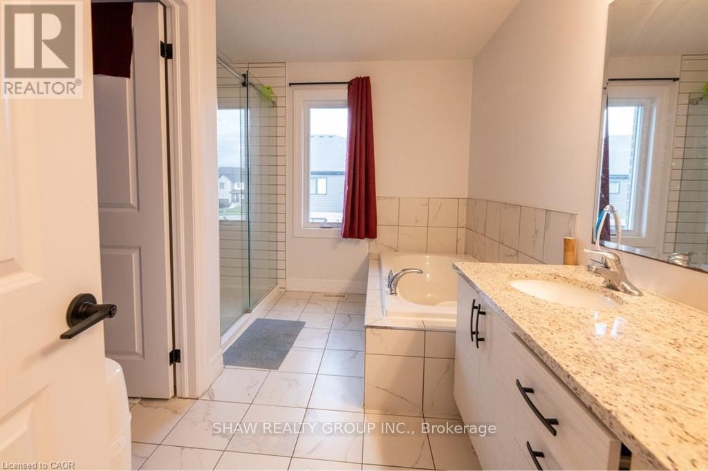 #19 32 FAITH STREET - 28