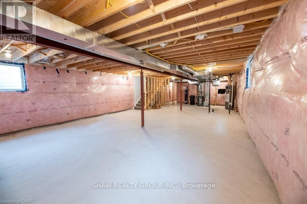 #19 32 FAITH STREET - 35