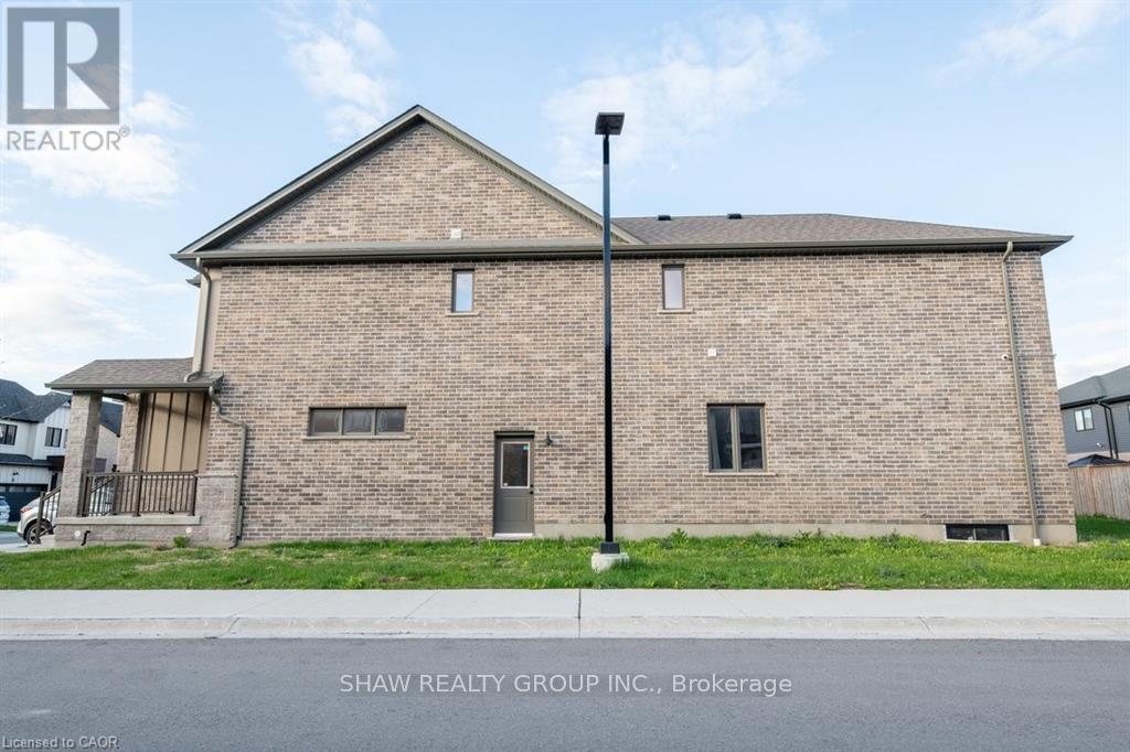 #19 32 FAITH STREET - 37