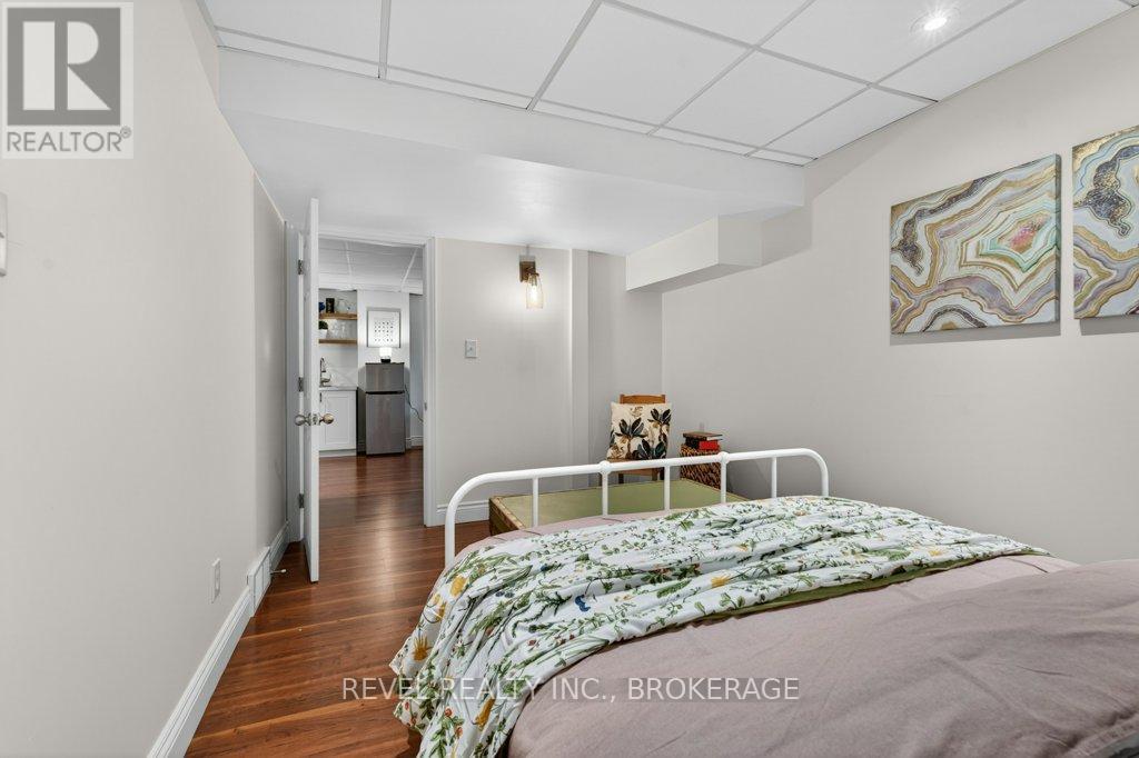 1278 HUMBERSIDE DRIVE - 32