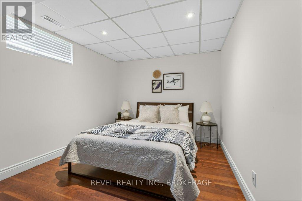 1278 HUMBERSIDE DRIVE - 33