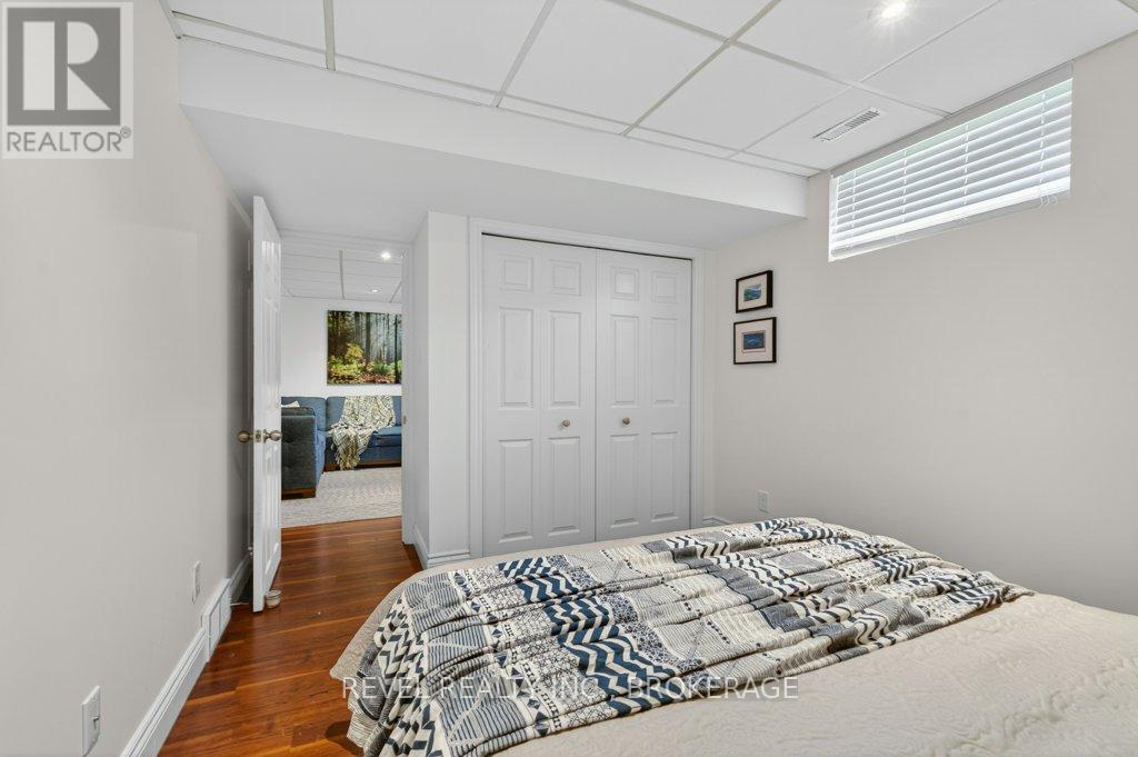 1278 HUMBERSIDE DRIVE - 34