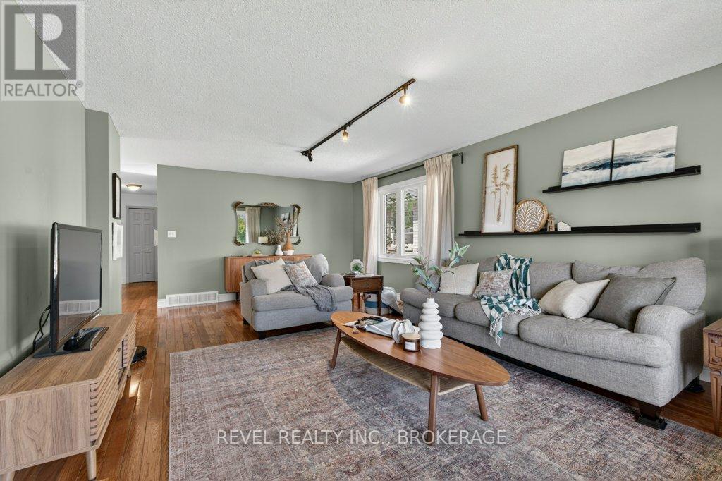 1278 HUMBERSIDE DRIVE - 8