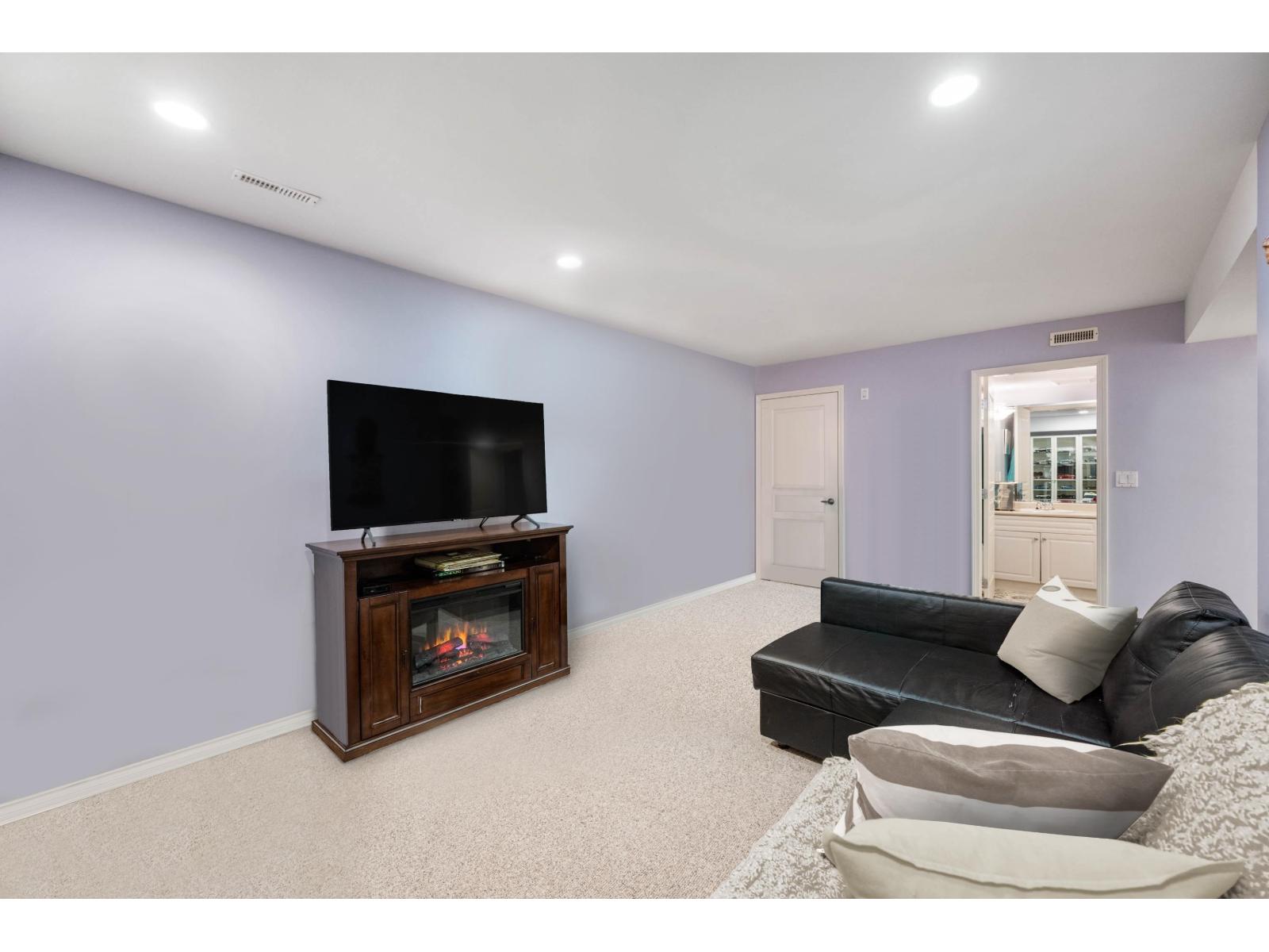 57 13918 58 AVENUE, Surrey