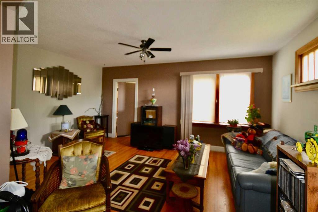 Livingroom has well cared for original windows