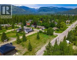 2006 Lanzo Lane, Revelstoke, BC V0E2S1 Photo 6