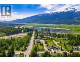 2006 Lanzo Lane, Revelstoke, BC V0E2S1 Photo 7
