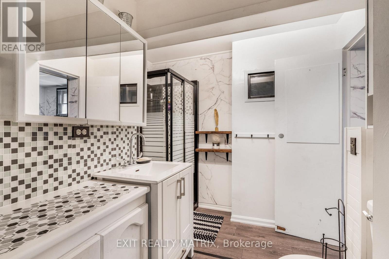 235-237 GUIGUES AVENUE - 11
