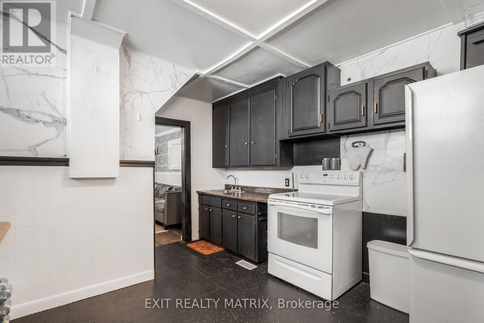 235-237 GUIGUES AVENUE - 12