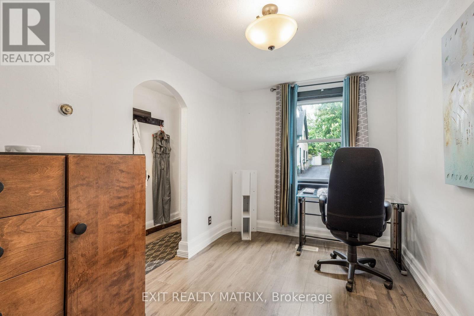 235-237 GUIGUES AVENUE - 17