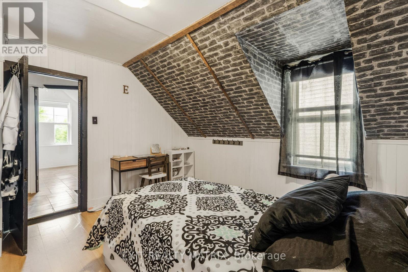 235-237 GUIGUES AVENUE - 21